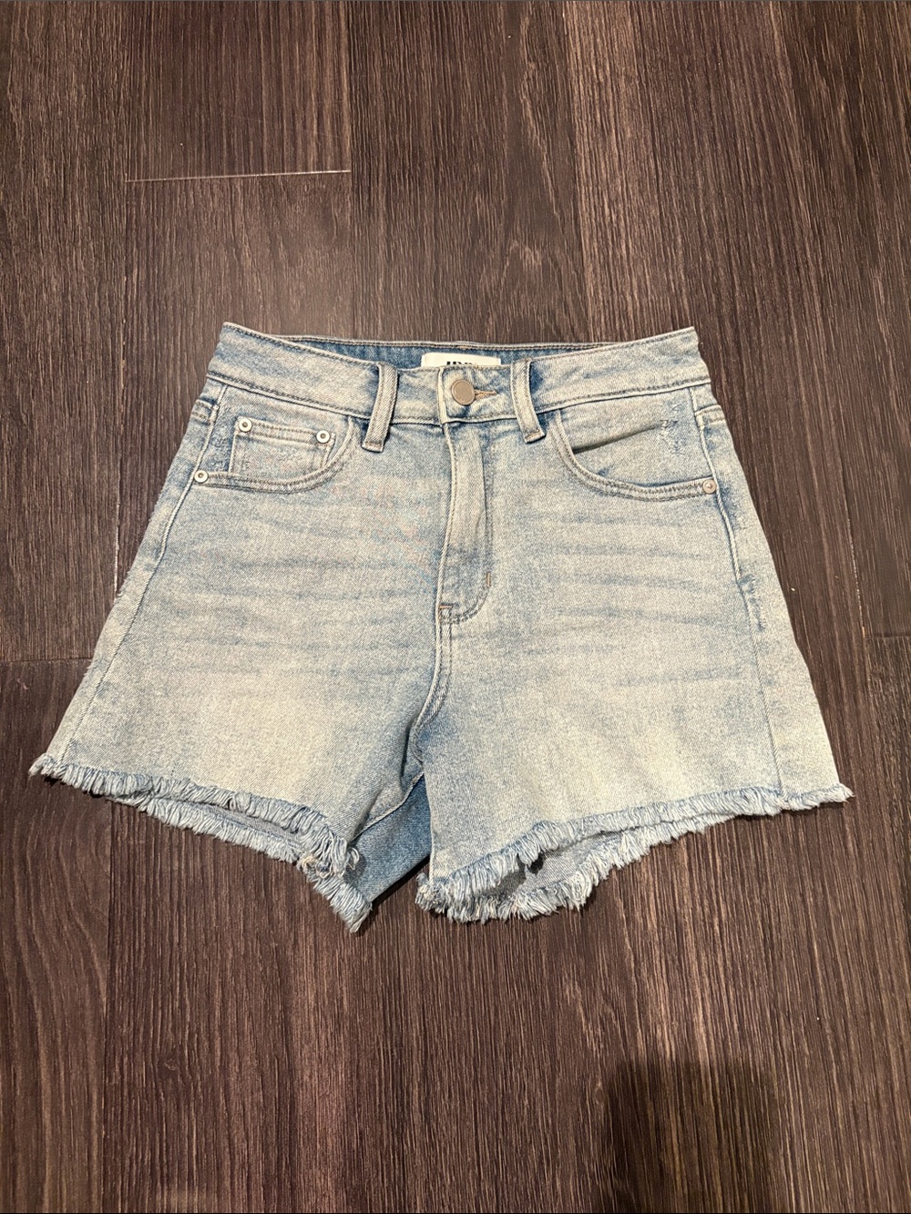 JBD (Just Black Denim) light-wash raw hem jean shorts XS
